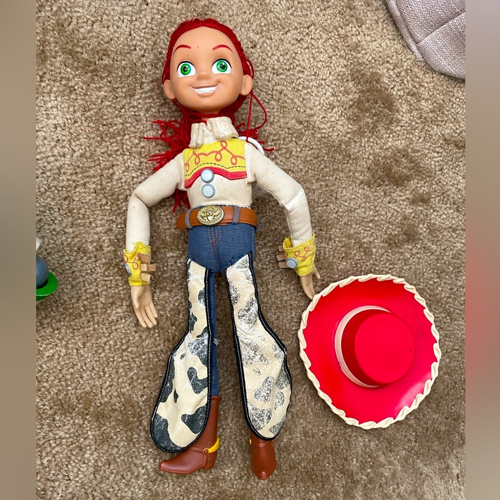 Good Disney Toy Story Jesse Doll Toy 14" Yarn Hair pull string Talking phrases.